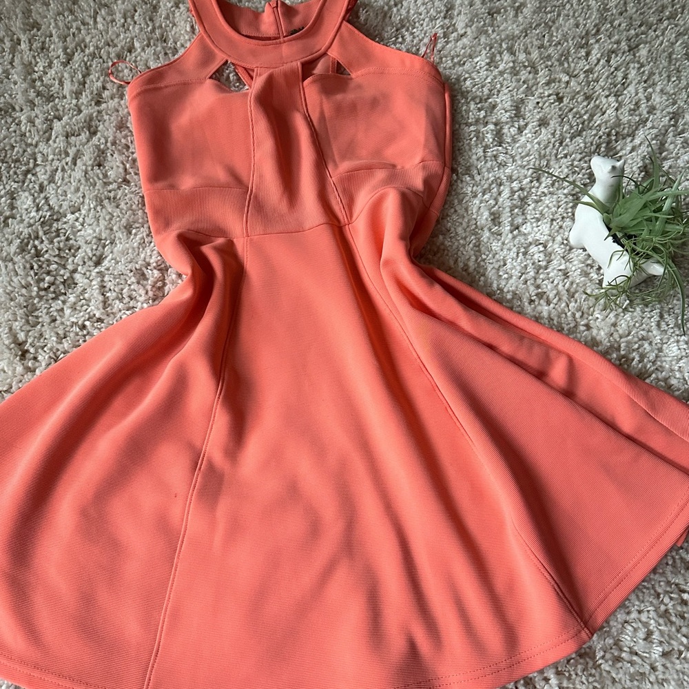 Adorable, retro Pop art orange vintage flowy midi dress. Super unique de…